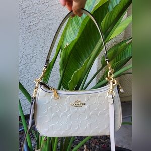 SOLD ⚠️NWT Coach CDA98 Teri Shoulder Bag